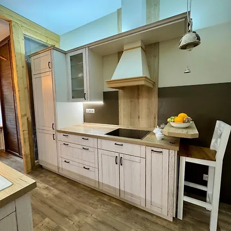 Privately Owned Near Karlovy Vary Lejlighed *